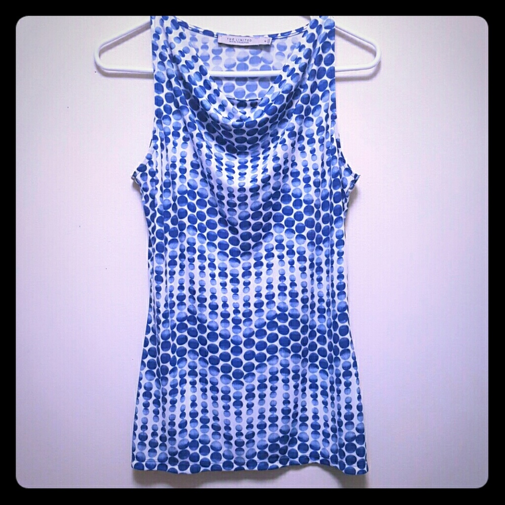 Sleeveless, scoop neck, dress shirt